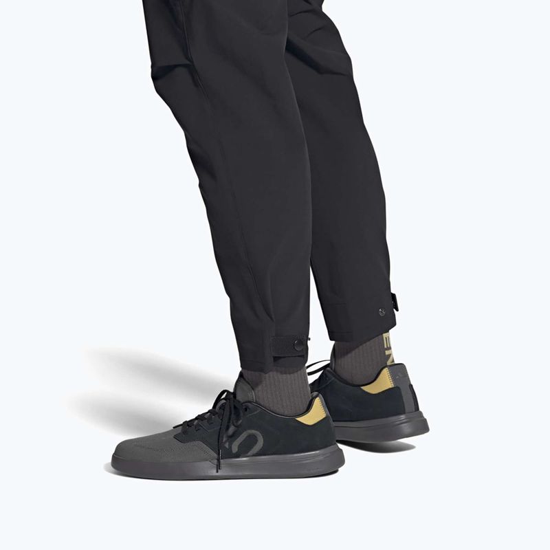 Мъжки обувки за колоездене adidas FIVE TEN Sleuth core black/charcoal/oat platform 8