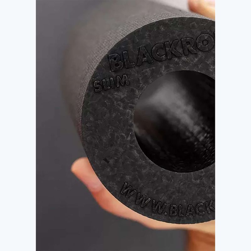 BLACKROLL Тънък черен масажен валяк 2